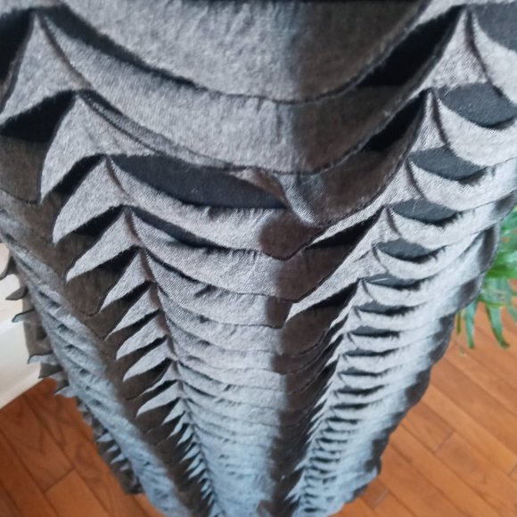 Ruffled dress - Picture 3 of 5